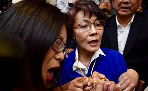 兩個高雄女人爆衝突　管媽與黃昭順互控傷害