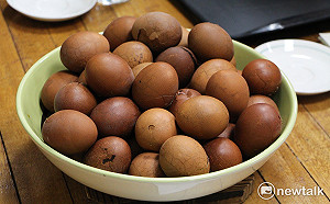 雞吃得比人好！Q彈雞蛋1顆25元 係金乀