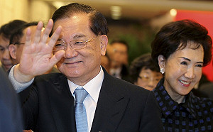 立院通過黨職併公職 關中退休金被追1000多萬居冠、連戰981萬緊追在後