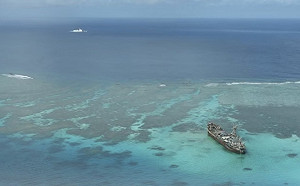 繼雷射照菲艦後！中國漁船包圍仁愛礁 海警船卸砲衣威嚇