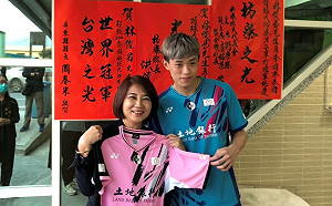 接見「左手重砲」林俊易 周春米讚：屏東最閃亮運動明星