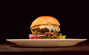 物價一去不回？這漢堡店逆勢降價