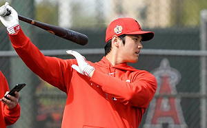 大谷打擊怪力！把停車場卡車都打壞