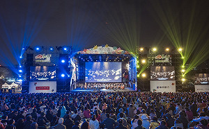 《守住台灣》228草地音樂會  藍黃燈光映照為終結俄烏戰爭祈福