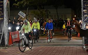柯文哲一日北高抵終點  支持者喊「台灣的選擇」相挺
