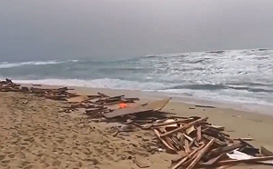 (影)義大利非法移民觸礁船難！59人罹難包括12名兒童