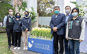 竹市府228追思音樂會 柯文哲偕父出席「心情沉重」未致詞