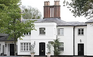 無家可歸! 哈利夫婦將被逐出英王室小屋 查爾斯加冕大典還可能不邀他