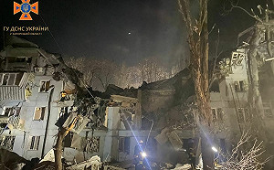 俄軍暗夜導彈襲擊札波羅熱 波及公寓瓦礫中救出9人