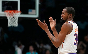 緊張KD高效率　主帥：他放棄很多　