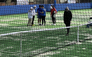 新竹縣全中運網球資格賽「地獄級場地」害選手受傷 縣府竟反怪選手不熟悉場地