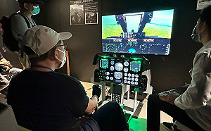 中央公園遊客中心 3/5前提供戰鬥機模擬飛行體驗