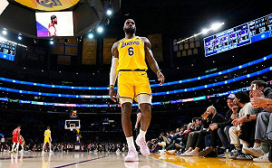 詹皇因右腳傷情　至少缺席3周賽事