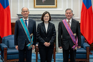 蔡英文贈勳李大維、沈榮津：未來我們還要一起努力 