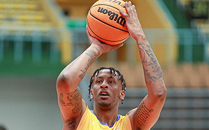 啦啦隊干擾罰球受關注　小蟲也關注