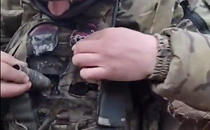 (影)每天都和死神擦肩而過！ 烏軍秀幸運「子彈穿心」照 網：可過第二個生日了