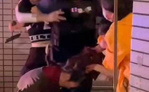 為7旬翁爭風吃醋　高雄街頭2女互撕