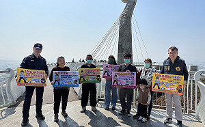 反詐主動出擊！ 高市警岡山分局觀光景點宣導阻詐