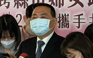 侯友宜昨無公開行程竟掛彩 自曝左眼瘀青、跛腳的原因 