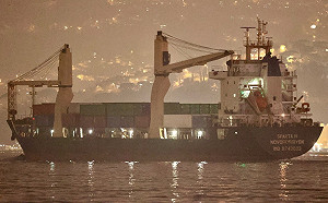 盜運戰爭物資補給俄軍？貨櫃觸頂、吃水6.2公尺 大搖大擺晃過博斯普魯斯海峽 