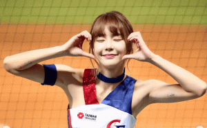 全民瘋棒球 經典賽今晚開打！「樂天女孩」陳怡叡甜笑應援