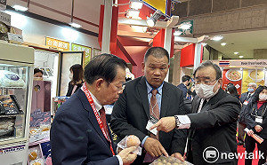 台南在東京展示急凍水果  謝長廷大讚解決農民問題