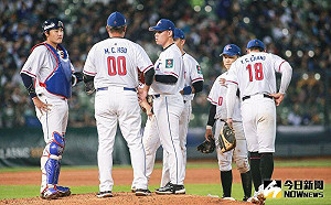 中華隊首戰慘敗！教練球員維基遭噴