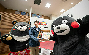 攜高雄熊提前為熊本熊慶生  陳其邁擬推雙熊聯名商品