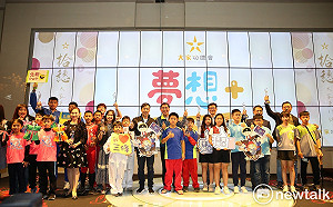 大家功德會慈善拍賣會 藍綠立委合力拍出千萬助學金