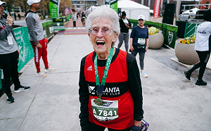 超狂阿嬤! 98 歲老婦人 59 分跑完 5 公里保持世界紀錄 