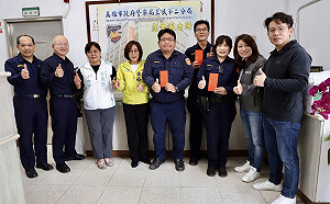 高雄勇警負傷緝拿通緝犯   議長親赴派出所慰問關心