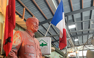 跳蚤市場有賣蔣公銅像?波蘭記者驚訝Po照 網友笑問「多少錢?」