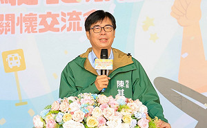 網友起哄和高虹安比歌聲 陳其邁：有自知之明怕有反效果