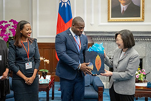 「台灣在我們心中有特殊地位」聖露西亞外長：盼與台灣合作尋求經濟改革  