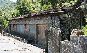 屏東文化遺產「老七佳石板屋」修復中！預計五月完工