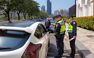 杜絕嚴重違規！交通部：遭吊扣駕照強制領短期駕照