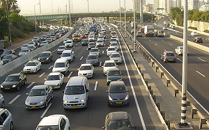 分流掃墓車潮湧現！國道2路段一早「紫爆」時數剩10公里