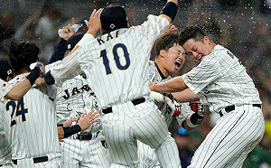 日本贏球隱形功臣！他衝回本壘超快