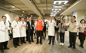 打造暖心活力醫療圈 馮世寬主持中榮幸福職場系列場館開幕
