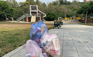 公園垃圾一週沒清 市民受不了！卓冠廷批：侯友宜還沒落跑 市政螺絲已掉滿地