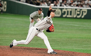日本奪冠香檳浴　高橋宏斗不能參加
