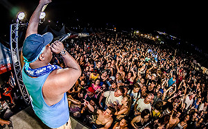 旗津百大DJ「春島沙灘音樂祭」  免費開放場迎異國風情