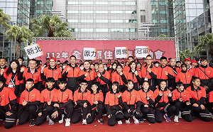 挺新北825健兒！侯友宜為全原運代表隊出征授旗打氣