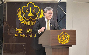 謝志偉返德遇罷工 趁機酸侯友宜「訂位」晚了就沒