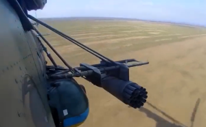 (影) 米格戰機到位 烏克蘭直升機作戰畫面也曝光 對地面俄軍連續射擊
