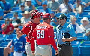 (影)主審火大捕手不拿球！他竟被趕出場