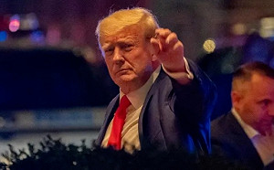 來看世界奇觀喔! 衛報 : 川普最希望出庭時上手銬 盼激起川粉熱情回歸