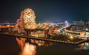 五月天、阿妹、大港開唱登場  愛河燈光應援與歌迷同嗨