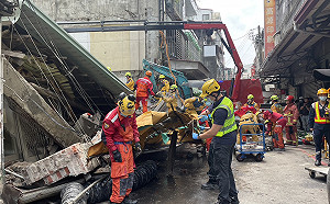 施工不當台中二樓屋倒 3人受困1人無生命跡象