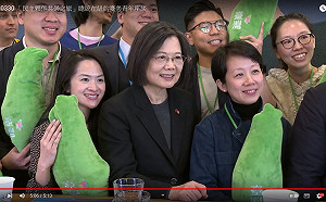 (影）蔡英文過境紐約、逛台式柑仔店、驚奇看到大同電鍋與茄芷袋 